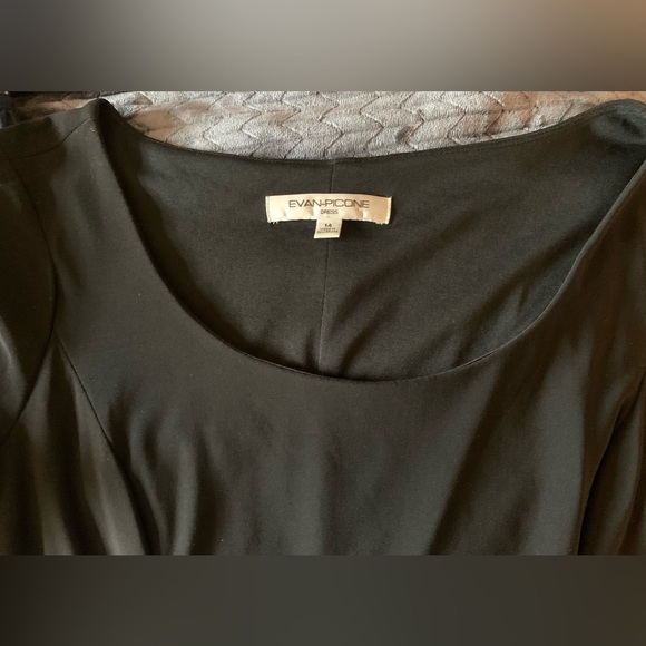 Black dress with scoop neck - Picture 3 of 4